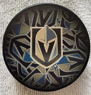 PUCK RECUERDO DISEÑO CLON CABALLEROS DORADOS VEGAS *DISEÑO NUEVO** Foto 1 de 2