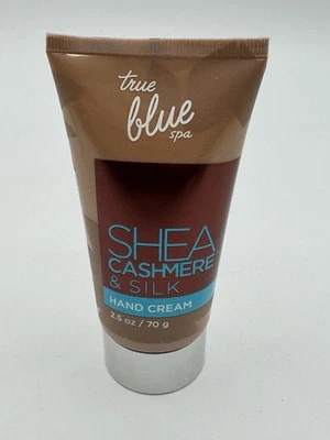НОВЫЙ True Blue Spa Shea кашемир и шелк крем для рук Bath & Body Works 2,5 унц редкий - Изображение 1 из 2