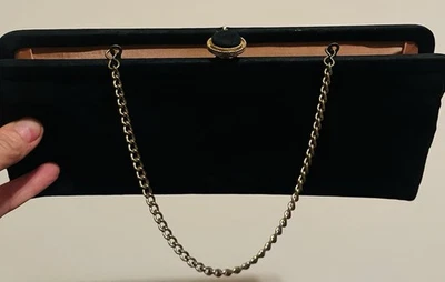 Bolsa clutch vintage preta de cetim com alça de corrente - Imagem 1 de 4