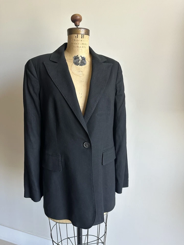 Blazer hombre BURBERRY. Talla 10. Hecho en Italia. Limpieza en seco. Falta manga 1 botón Foto 1 de 4