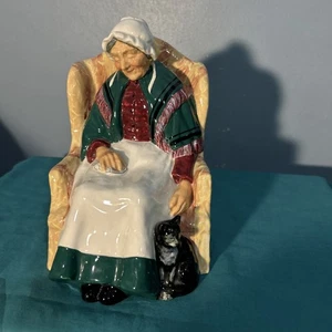 1945 Royal Doulton English Porcelain Figurine “Forty Winks” HN 1974 Grandma Cat - Picture 1 of 5