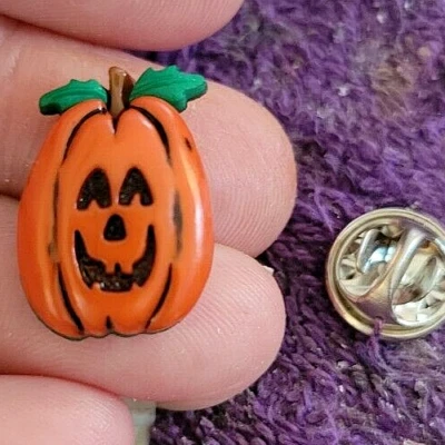 ^Pin de solapa de calabaza Jack O' Lantern Tie Tack de Halloween - 3/4" divertido y muy único! Foto 1 de 4