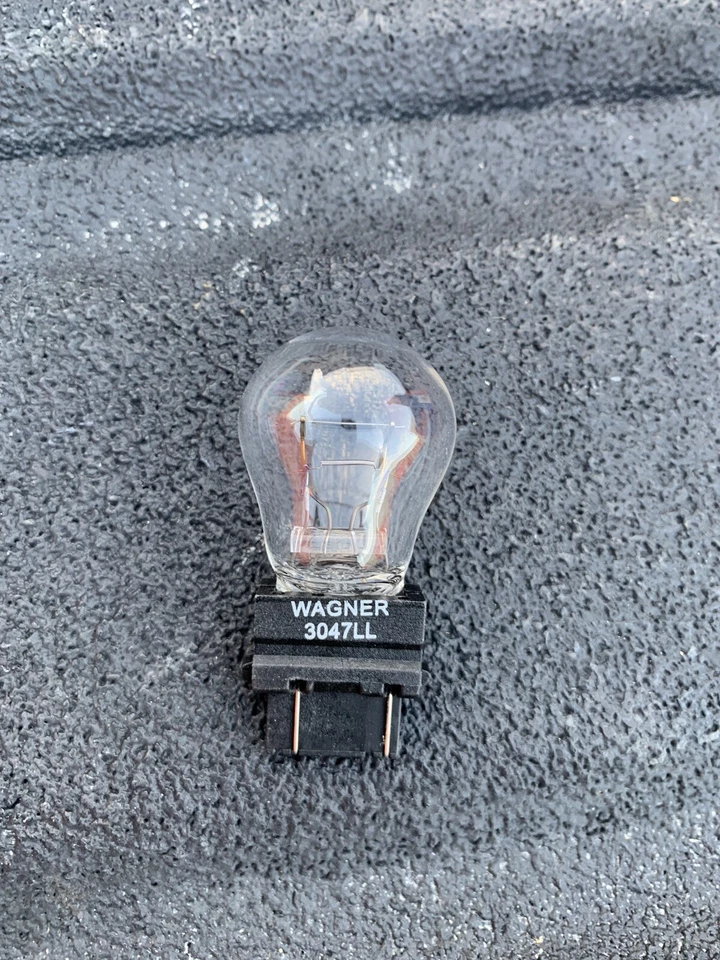 Wagner 3047LL Tail Light - Image 1 of 2