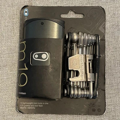 MINI HERRAMIENTAS LIGERAS EN UNA MANIK BROTHERS M19 Foto 1 de 3