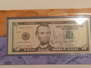 2009 high grade gem uncirculated $5.00 bill in original holder. - Picture 1 of 2