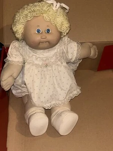 Vintage Cabbage Patch Kid Girl Doll Blonde Short Hair Blue Eyes Original Diaper - Picture 1 of 4