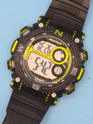 Nuevo Reloj Armitron PRO Sport 54mm Negro Verde Digital Cronógrafo Resina 40/8284 Foto 1 de 4