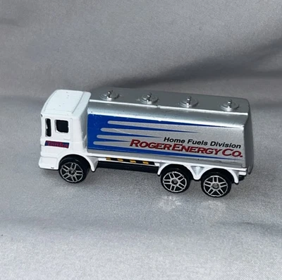 Camión cisterna Maisto Tonka 2000 Roger Energy Co. blanco fundido a presión 1:64 3" Foto 1 de 4