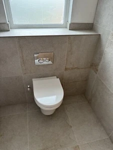 Toilette CF Wandhängung Toilettenpfanne und Sitz von TOTO TO.CW132Y + TO.VC130U10 - Bild 1 von 3