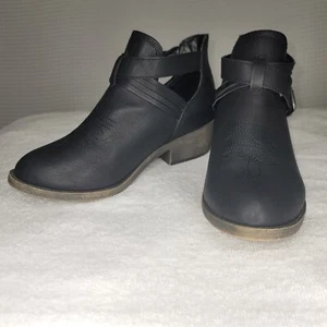 JellyPop MACKAY Boots Women's Sz 9W Black Strapped Buckle and Zip Closure's - Picture 1 of 21