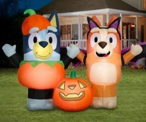 Neu im Karton 8 Fuß Bluey & Bingo Halloween luftgeblasen aufblasbar Innen/Außen leuchtet - Bild 1 von 3