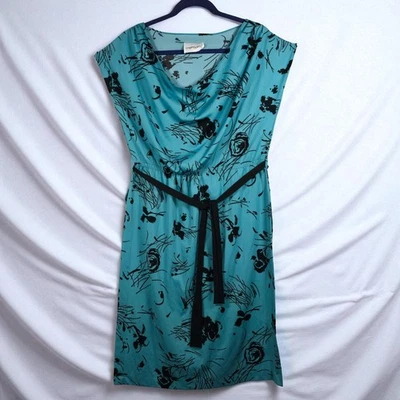 ¡Impresión vintage! Vestido Mujer Pequeño Verde Azulado Negro Estampado Floral Capucha Cuello Cinturón Foto 1 de 4