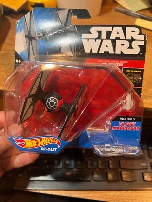 Star Wars Hot Wheels - Tie FighterFighter W/Flight Navigator! - Image 1 of 2