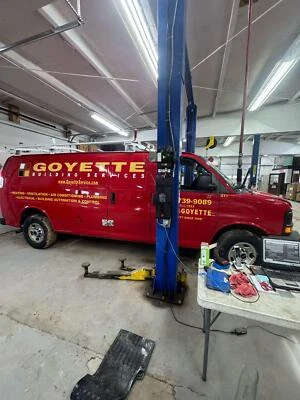 GMC Van Savana 3500 2017 soporte de radiador faros de haz sellado Foto 1 de 4