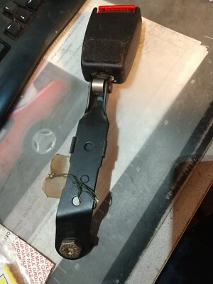 NUEVO OE Saab NG 900 Escotilla Delantera Izquierda LH Cinturón Receptor 4530119 1994 a 1998 Foto 1 de 4