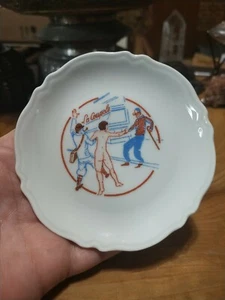 Piatto vintage La Coupole France ristorante butter pat 4". Stampa nudo Risque - Foto 1 di 6
