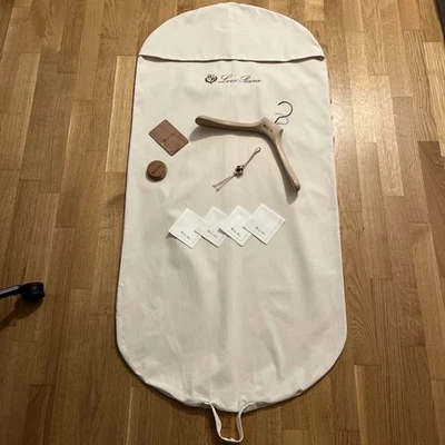 Loro Piana Edel Set Kleidersack Housse 138x68 cm  + Massiv Holz Kleiderbügel +.. - Bild 1 von 4