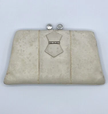 20 世纪 30 年代白色皮革手拿包钱包晚装手提包带银色装饰艺术 — 第 1/4 张图片