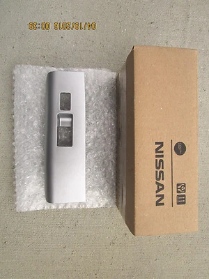 05-12 NISSAN PATHFINDER PASAJERO LADO DERECHO VENTANA INTERRUPTOR BISEL MOLDURA PLATEADO NUEVO Foto 1 de 3