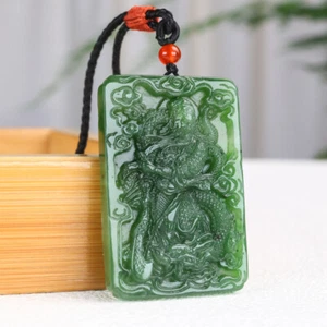 Colgante chino natural verde HeTian jade jaspe jadeíta tallado a mano GuanGong - Imagen 1 de 9