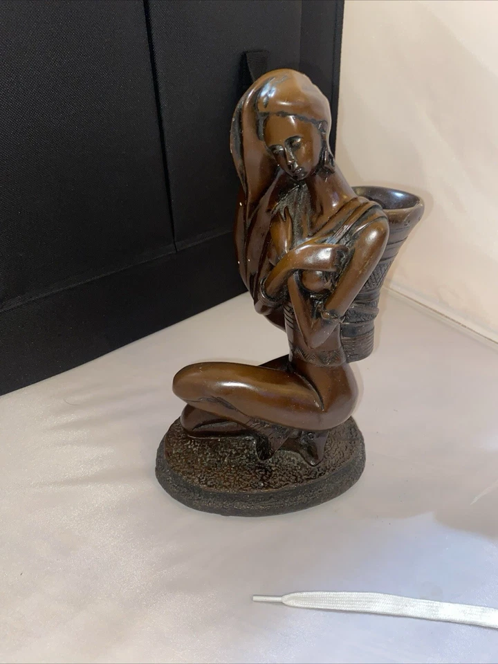 Mochila de bronze resina nativa senhora com achado raro - Imagem 1 de 1