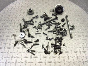 98-06 Suzuki Katana GSX750F GSX750 2005 MISC tuercas pernos tornillos lote de herrajes OEM - Imagen 1 de 10