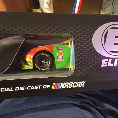 2019 #18 Kyle Busch M&M’s Monster Cup Champion Championship Elite 1 de 922 Foto 1 de 3