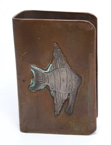 Soporte de caja de fósforos de metal vintage con un pez ángel - Imagen 1 de 4