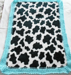 New Fleece Baby Blanket, Hand knitted frill, Black+white, 86cm x 60cm - Picture 1 of 4
