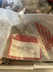 HONDA ENGINE OIL DIPSTICK ASSEMBLY. 15620-ZE7-000  NEW OEM PART  B-74 - Picture 1 of 2