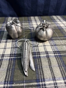 3 Vegetable Ornaments/paper Weights. 🌽  🍅  Green Pepper   Q4 - Picture 1 of 15