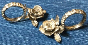 Par de anillos de colección con soporte de servilleta de flor rosa en tono plateado casa princesa ~888A - Imagen 1 de 5
