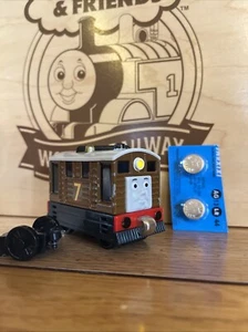 TALKING TOBY ! THOMAS FRIENDS TRAIN LIGHTS SOUNDS PHRASES CHUFFING NOISES ! - Picture 1 of 11