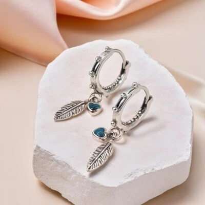 Pendientes colgantes plumas espirituales, brillantes pendientes colgantes con corazones azules Foto 1 de 4