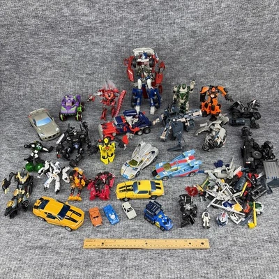Смешанный лот из 25+ Трансформеров с деталями и аксессуарами - см. описание - Изображение 1 из 4
