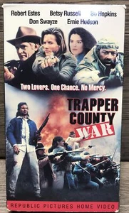 TRAPPER COUNTY WAR 1989 VHS Robert Estes, Ernie Hudson, Betsy Russell ACTION - Foto 1 di 4