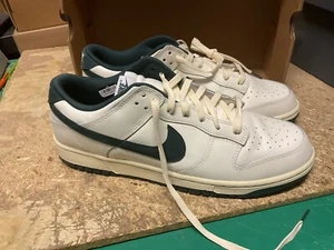 VNDS MENS NIKE DUNK LOW SAIL JUNGLE GREEN  FQ8080 133 SZ 13 NOBOXLID - Picture 1 of 16