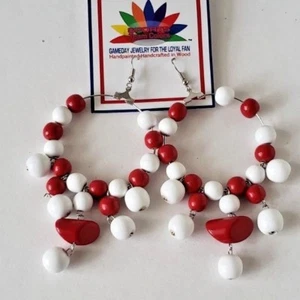 ARKANSAS RAZORBACKS ROT & WEISS PERLEN CREOLEN 2" SPIELTAG SCHMUCK (353) - Bild 1 von 1