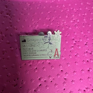 Disney Trading Pin Disneyland A Ticket Hidden Mickey Main Street blau - Bild 1 von 2