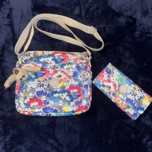 Borsa a tracolla Kipling multicolore Sebastian Flower Bloom Louise con portafoglio - Foto 1 di 15