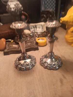 Par de candelabros antiguos ingleses de plata del siglo XIX Foto 1 de 4