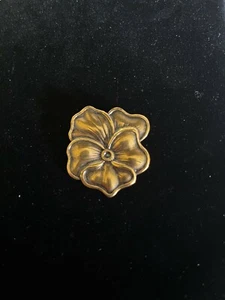 Vintage Detailed Floral Bronzed Scarf Clip Signed Liebe - Picture 1 of 3