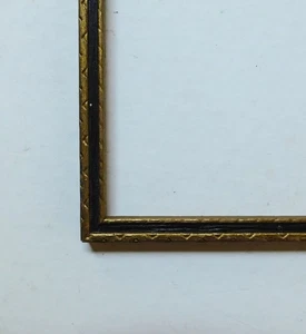 GG2 Vintage Narrow Embossed Wood Gold Black Deco Picture Frame Holds 5 x 7 - Picture 1 of 5