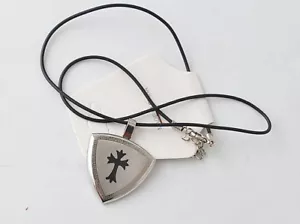 PENDENTIF + CHAINE POUR HOMME ADO ACIER FORME DE BOUCLIER CROIX BLASON - Imagen 1 de 1