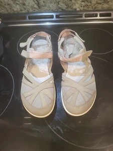 Easy Spirit Explore 24 Size 10 M Grey Mesh & Leather Sport Sandals Pre-Owned - Picture 1 of 7
