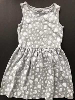 Vestido Crazy 8 Girls (5/6) Calce Suave/Acampanado Gris con Corazones Blancos Foto 1 de 4