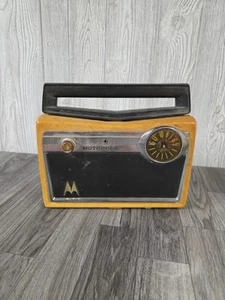 Radio portatile Motorola gialla con maniglia girevole modello 5p32Y non testata - Foto 1 di 14