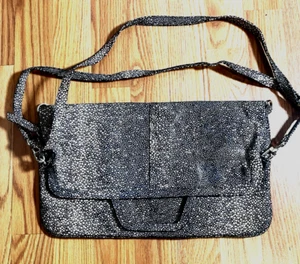 New Arza Messenger/Laptop Bag in Stingray MSRP $475 - Picture 1 of 7
