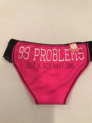 NUEVO CON ETIQUETAS COQUETEO BIKINI PANTY-BOY PROBLEMAS 99 But A Boy Ain't One XS rosa intenso Foto 1 de 4