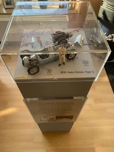 Auto Union Type C (CMC) - Technical Drawing Diorama with Figurine (1/18 scale) - Picture 1 of 12
